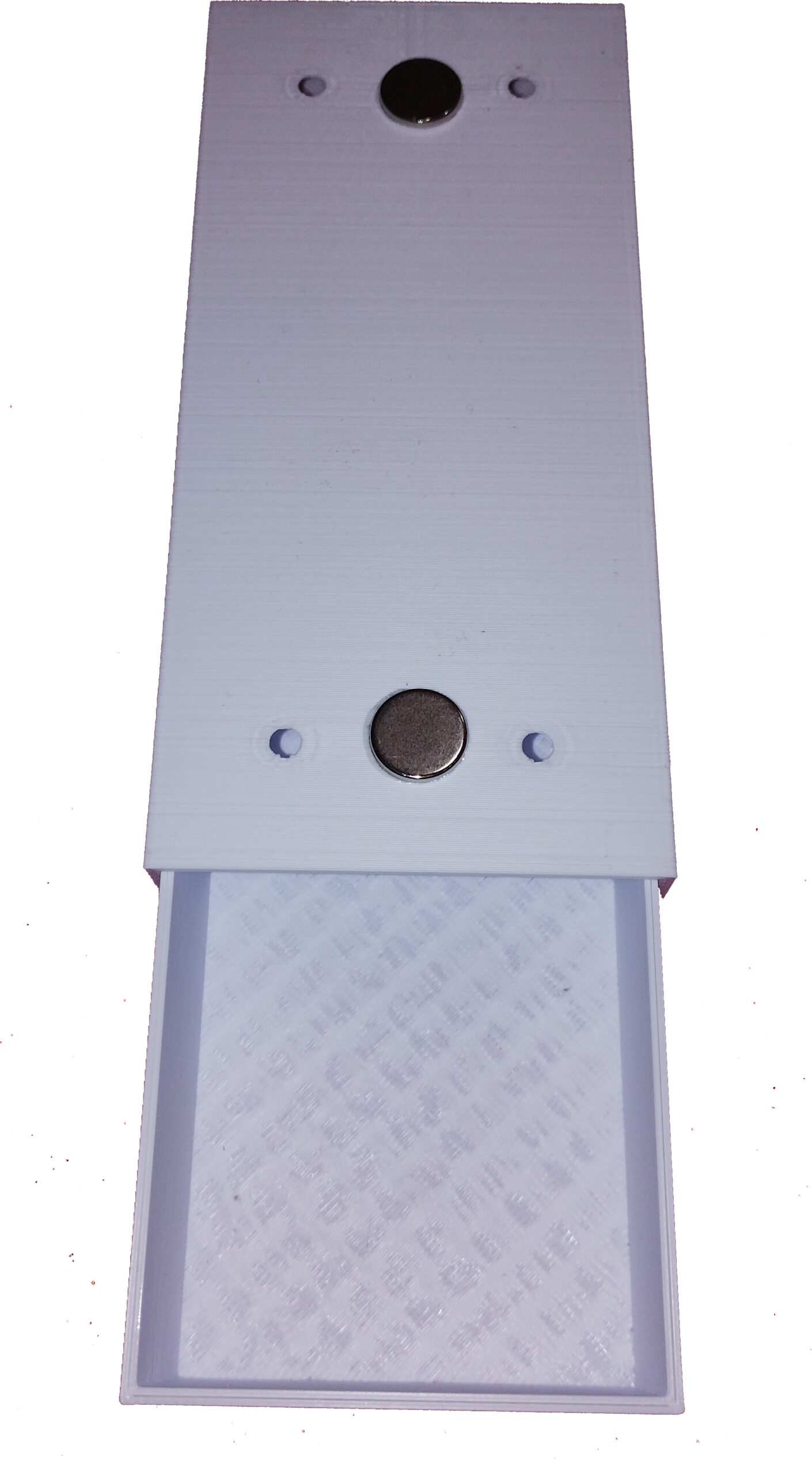 magnetica perforada blanca abierta scaled